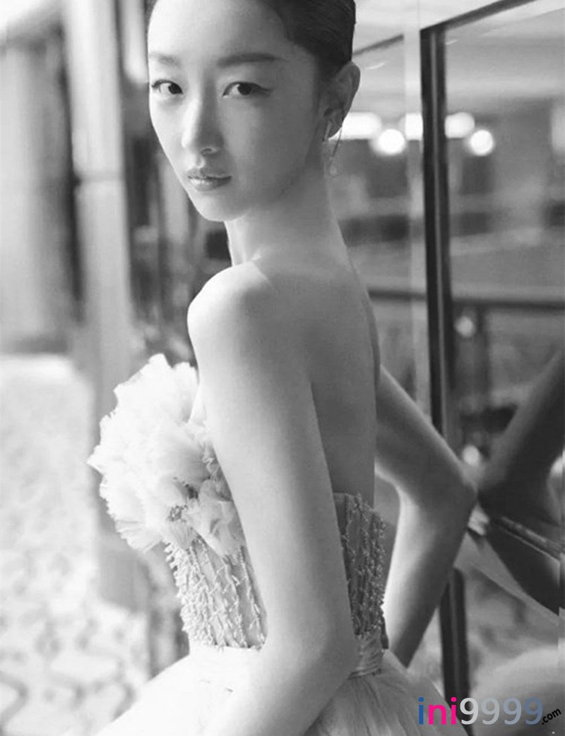明星周冬雨时尚优雅结婚红毯摄影写真抹胸公主